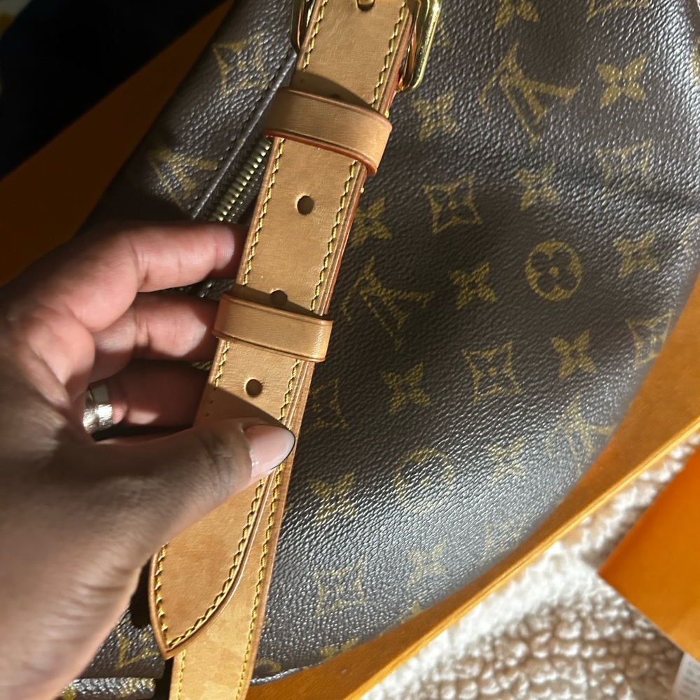 Authentic Louis Vuitton bumbag no blemishes no spots LIKE NEW‼️‼️